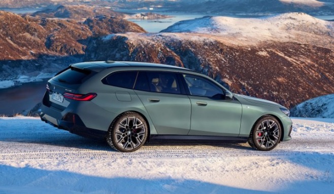New BMW Fifth Series Station Wagon: Diesel and Electricity
